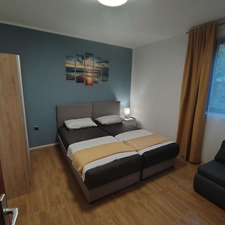 Apartman Hric -50M Od Plaze- Mali Lošinj Exterior foto