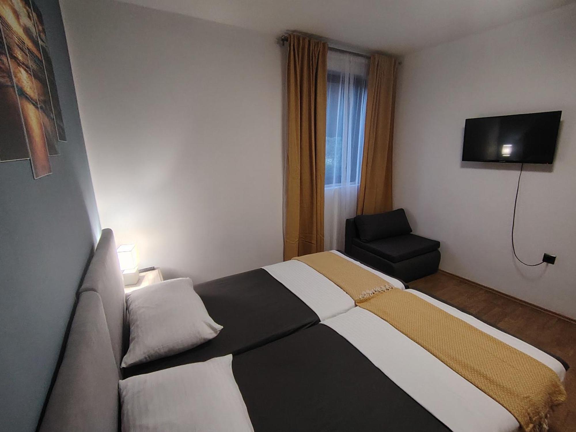 Apartman Hric -50M Od Plaze- Mali Lošinj Exterior foto